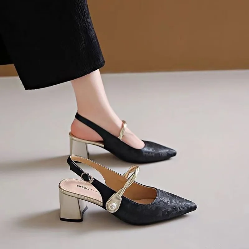 Elegante Damen-Slingback-Pumps im chinesischen Stil mit Perlenverzierung, spitzer Zehenpartie und klobigem Blockabsatz – perfekt für Sommer, Freizeit und Partys – Detail 4
