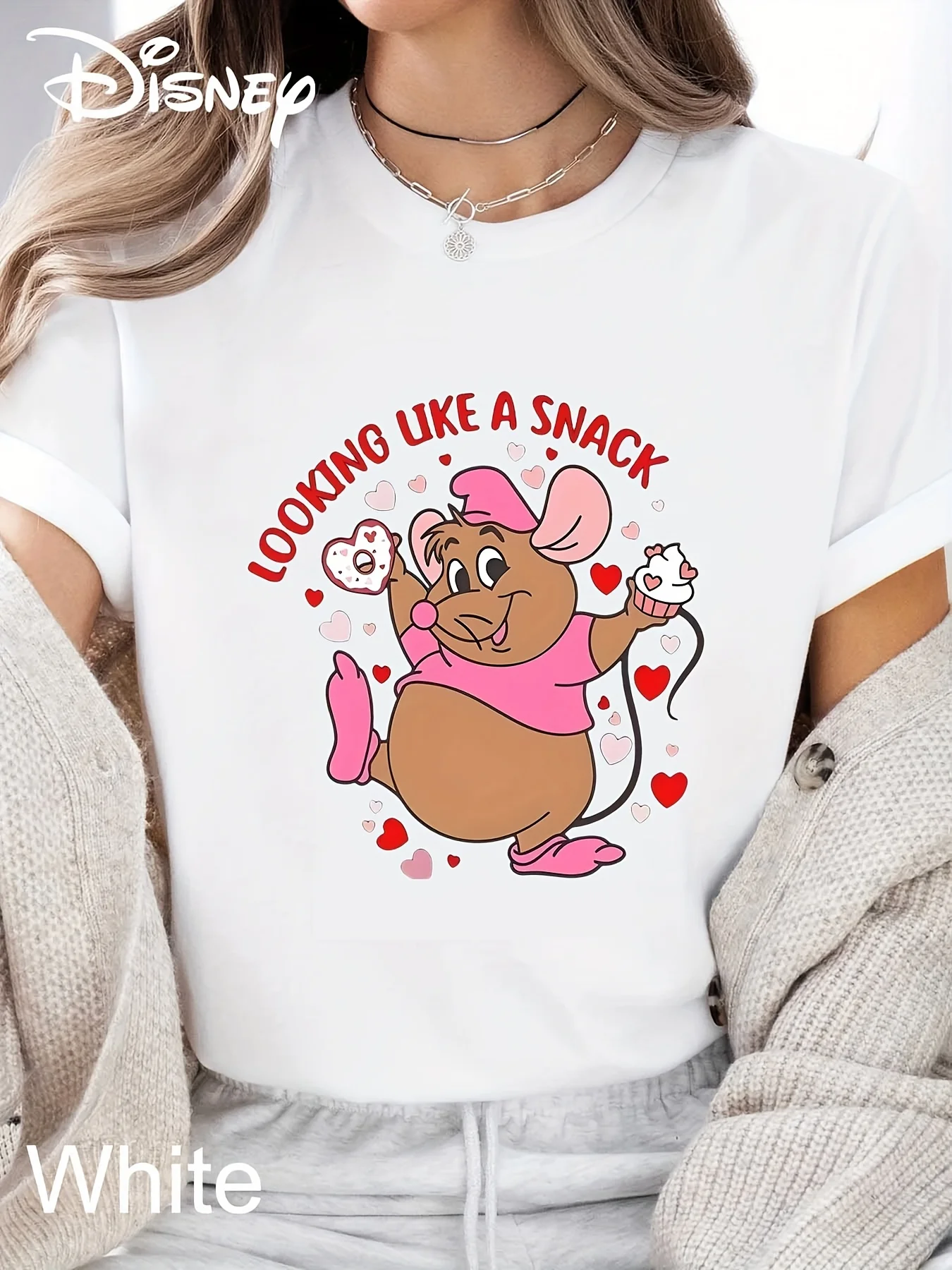 เสื้อยืดลายกราฟิกของซินเดอเรลล่า ซิวิ่ง คลับ -เสื้อยืดแขนสั้นสีดำลายดีไซน์ “ดูเหมือนของว่าง” พร้อมลายซินเดอเรลล่า