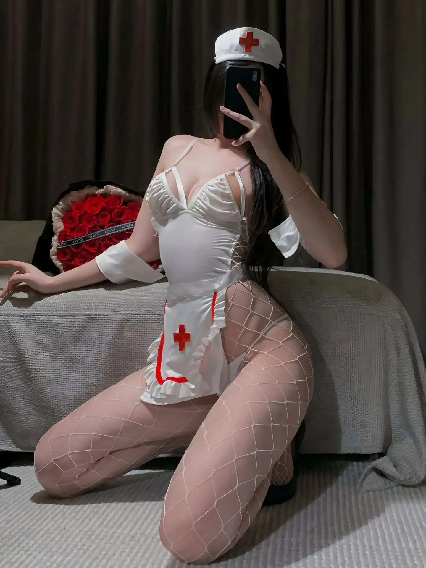 Lencería de charol para enfermera, uniforme Sexy con tirantes finos, camisón que abraza la cadera, vestido elegante a la moda, dulce coreano para mujer 66D7