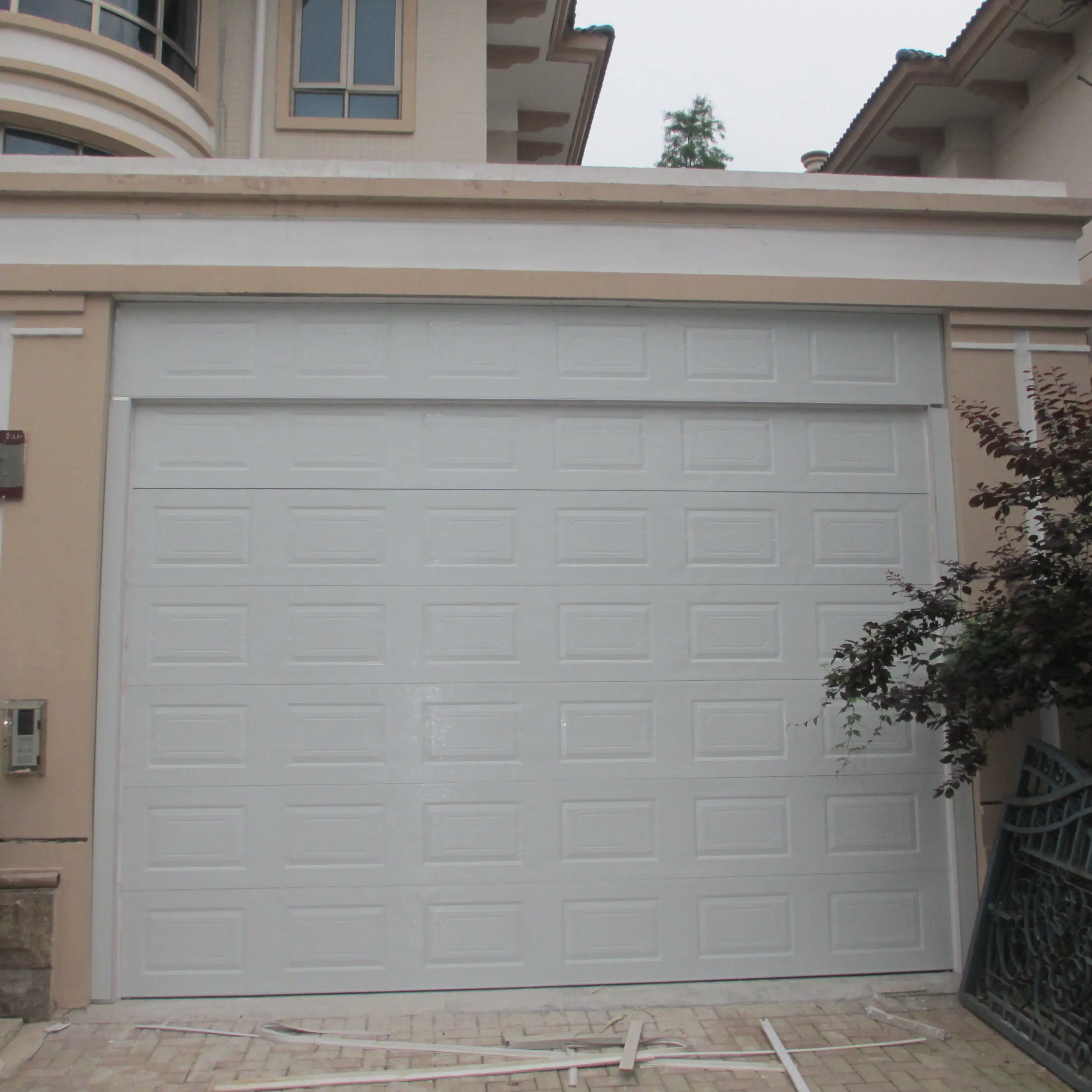Retro Style Aluminum Alloy Garage Door Integral Forming Outdoor Anodized Anti Rust Garage Doors High Quality Garage Doors