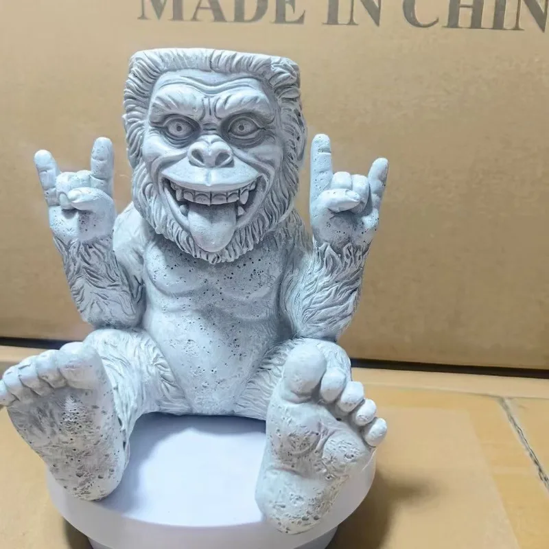 Funny Ape Resin Planter Gorilla Shaped Flower Pot for Succulent Air Plants Garden Decor Collectible