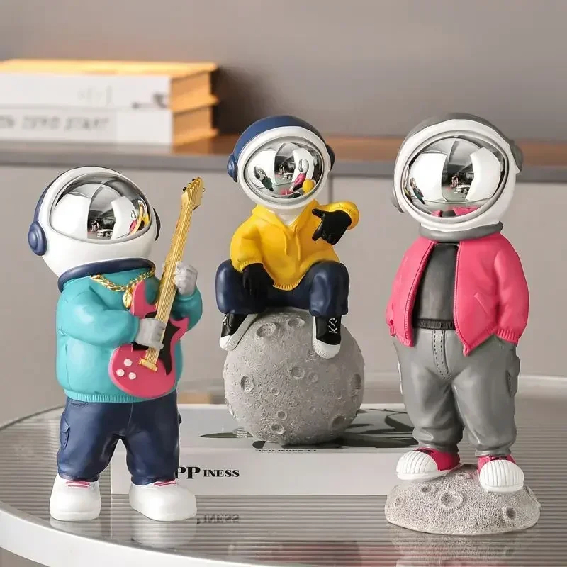 Astronaut Small Ornaments Living Room TV Cabinet New House Creative Wine Cabinet Astronaut Book Desktop Home Soft Decorations