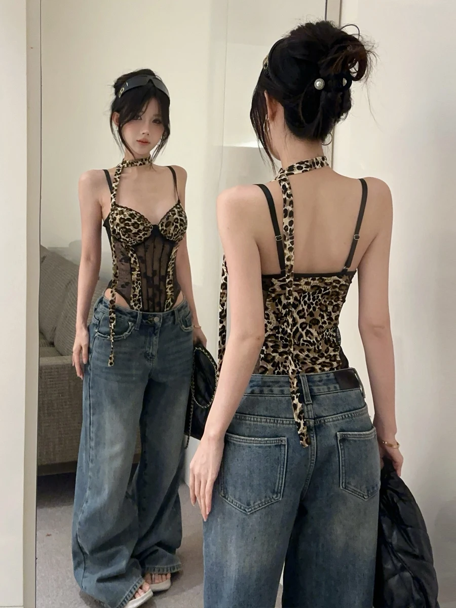 بدلة نسائية مثيرة بتصميم عتيق مع نقشة الفهد والدانتيل الشفاف، ملابس صيفية أنيقة بحمالات رفيعة