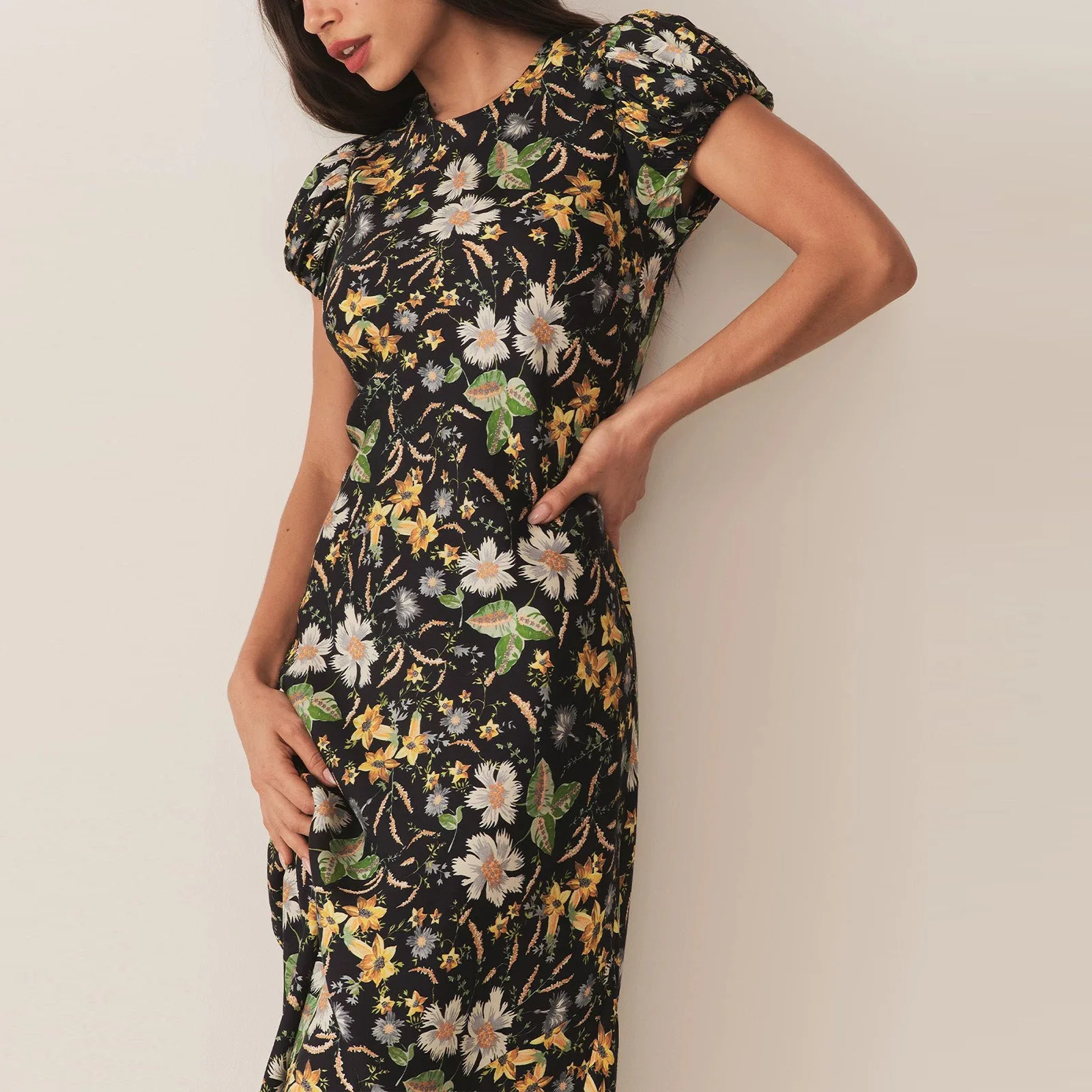 American Retro · Literário e Frio Fundo Preto Floral Oblíquo Manga Bolha Vestido Francês de Manga Curta