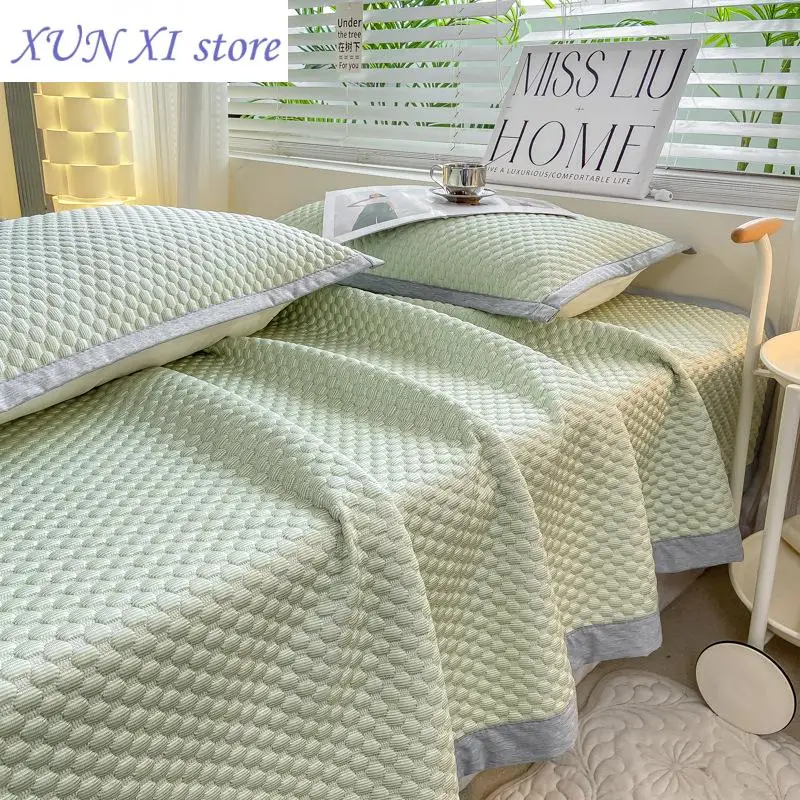 

New Cool feeling Doudou sheets three-piece set of ice Doudou solid color air conditioning mat double summer mat mat.