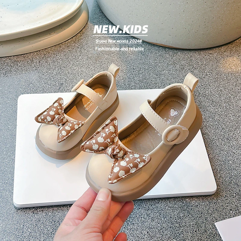 Dziewczęce skórzane buty z antypoślizgową miękką podeszwą Bow Outdoor PU Girls Four Season Casual Leather Shoes Rozmiar 26-36 Sandalias De Mujer