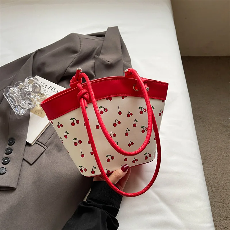 Torba damska z motywem wiśni inspirowana projektantami, jesień 2025, mała torebka na ramię, wielofunkcyjna, modna, estetyczna torba dzienna.