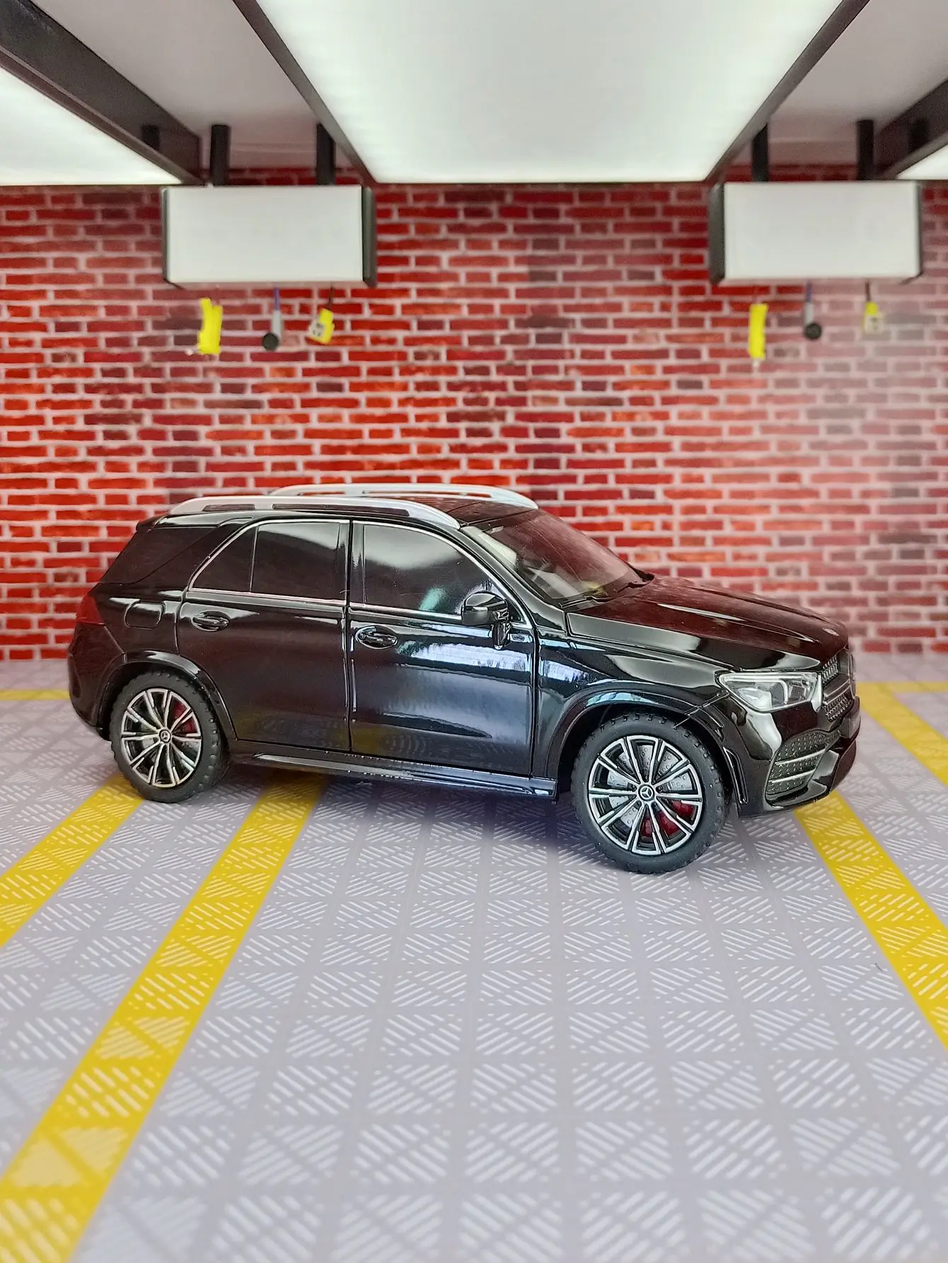 1:24 Mercedes-Benz GLE SUV Legierung Auto Druckguss & Spielzeugfahrzeuge Automodell Sound und Licht Zurückziehen Auto Spielzeug für Kinder Geschenke