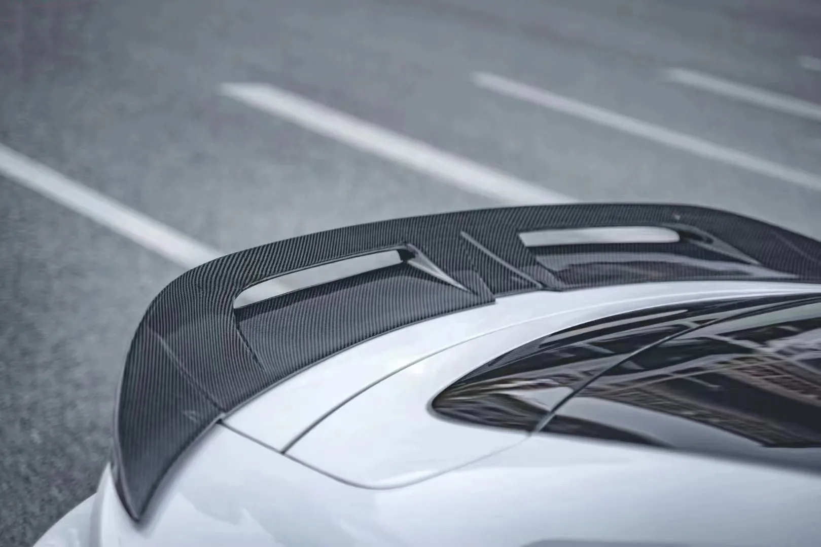 19-20 For Taycan Carbon Fiber Rear Trunklid Spoiler Retrofitting body kit front lip rear diffuser side skirt