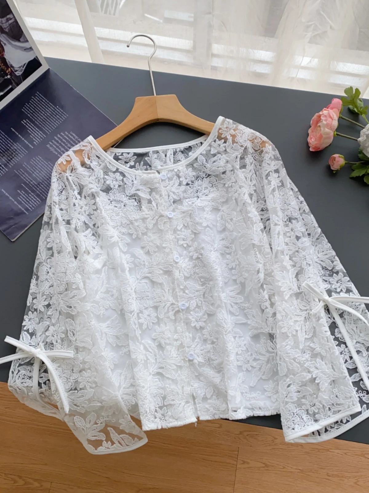 

Korean Sle Women's Sweet Youthful Versatile See-tough Embroidered Flared Sve Open Cardigan Sun Protection Top Base Tank