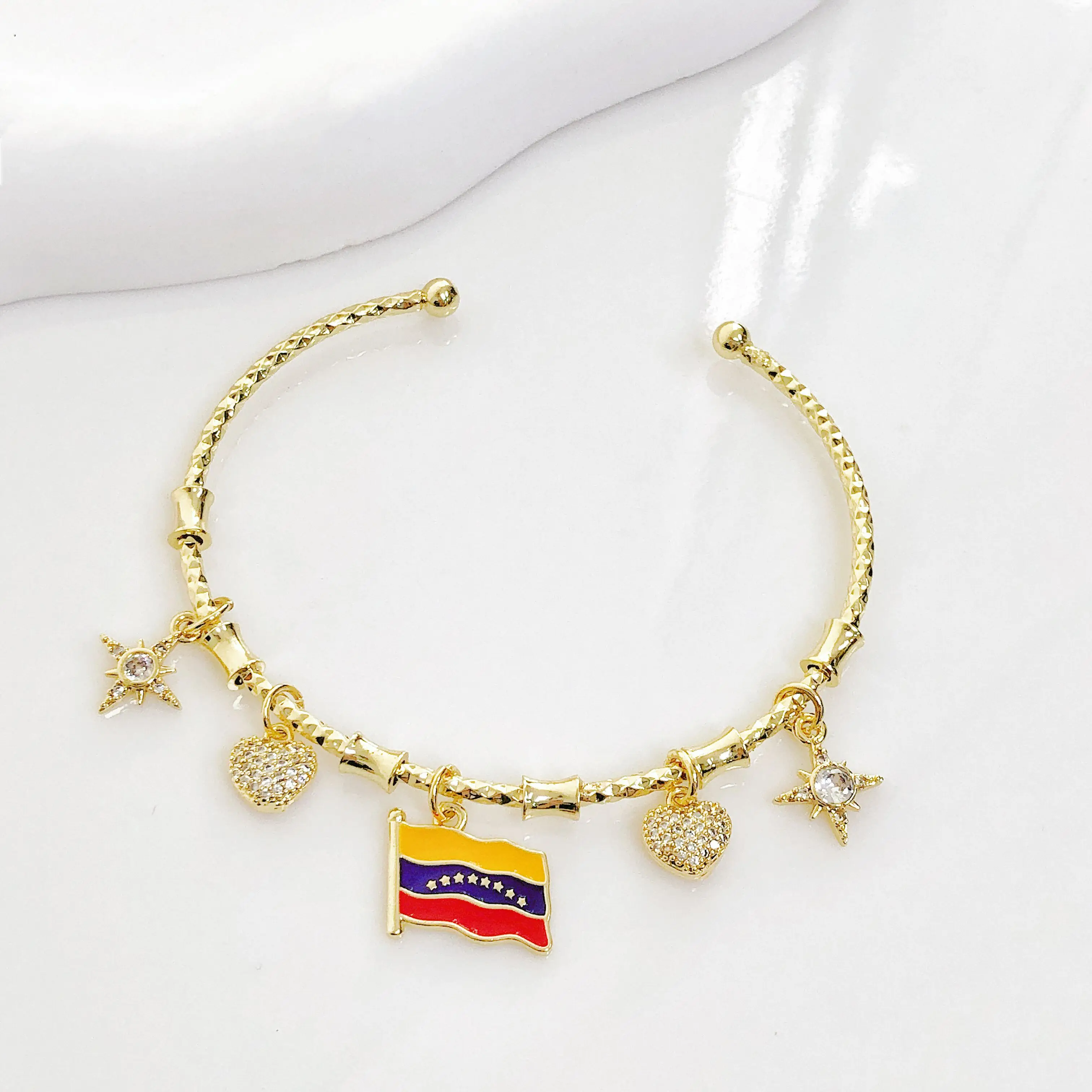 مطلية بالذهب علم البندقية نجمة الزركون الإسورة كاندي سوار كلاسيكي للرجال والنساء مجوهرات اليوم الوطني هدية عيد ميلاد