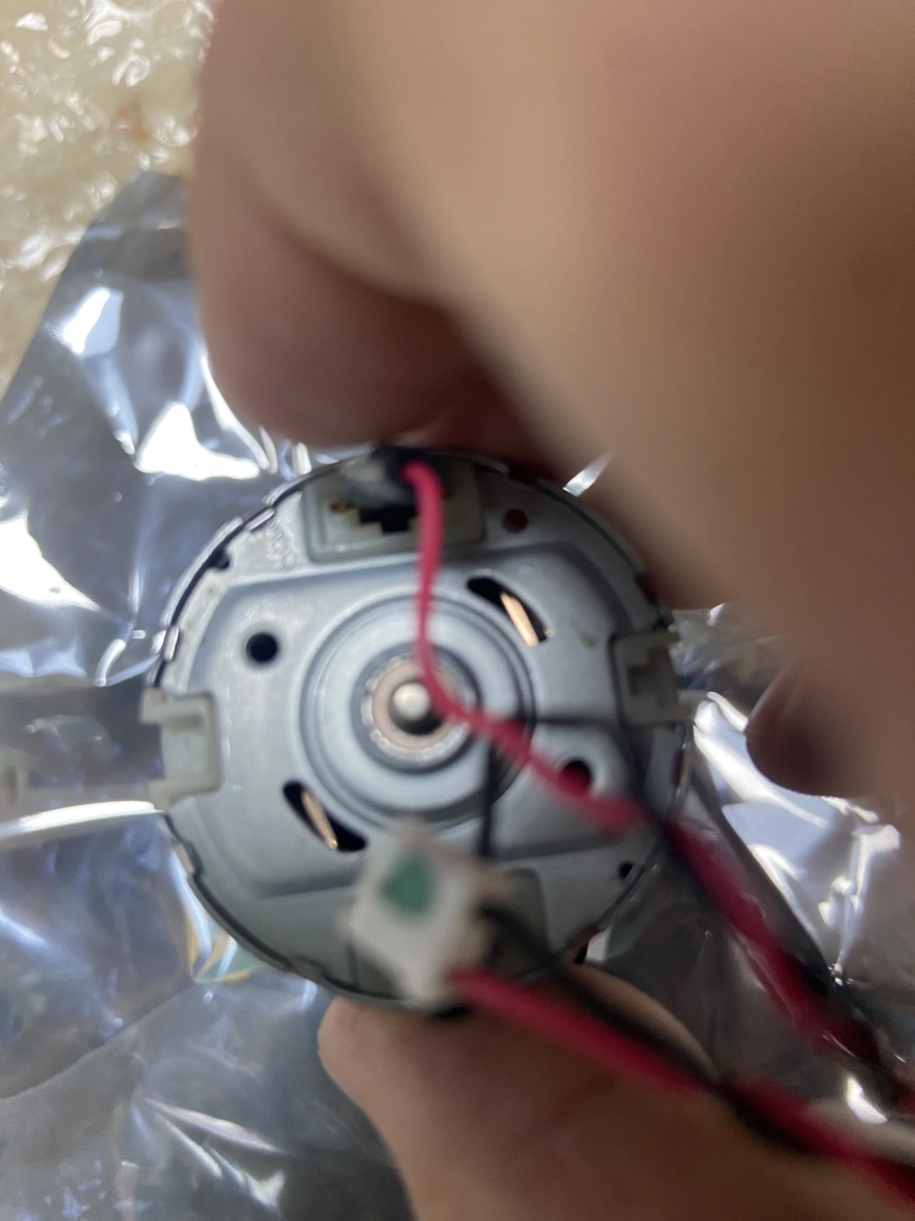 

Оригинальный новый двигатель каретки CQ890-67006 для HP DesignJet T120 T520 T730 T830 CQ890-60092 F9A30-67063 детали плоттера