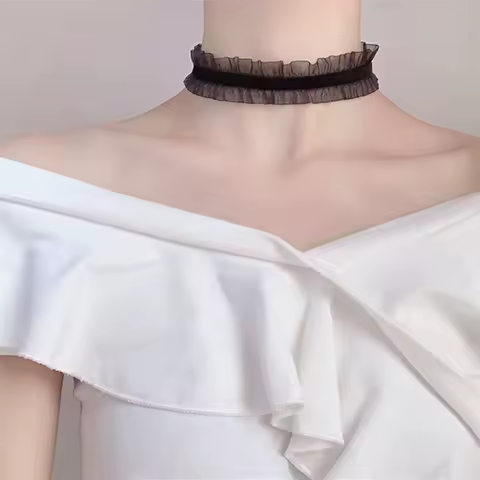 Short Lace Choker Necklace with Adjustable Fit - Elegant Style
