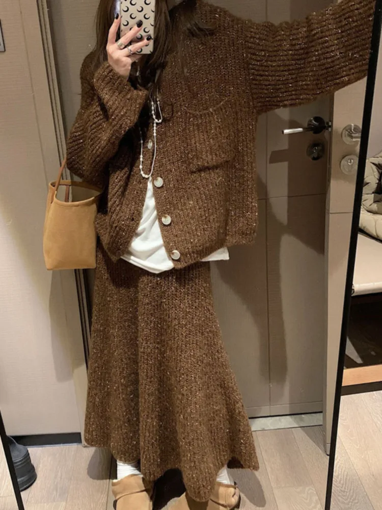 [EWQ] Fashion Single Breasted Sweater Cardigan Trumpet Coats Knit Skirts Women Coffee 2 Piece Set Winter 2024 Autumn New 16O1431