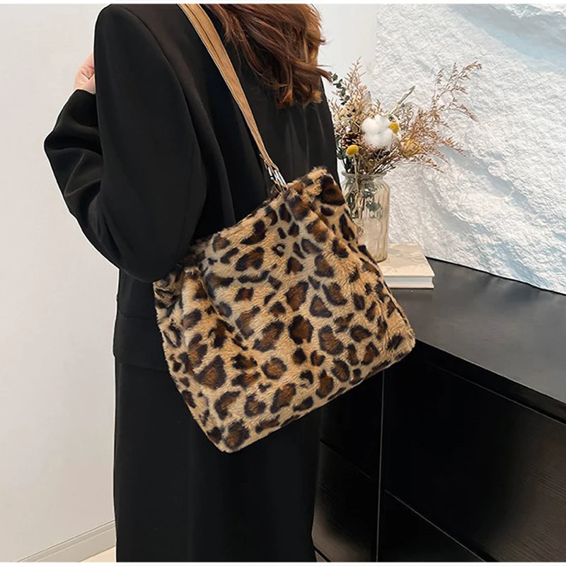 Leopardenmuster-Plüsch-Umhängetasche, Damen-Beuteltasche, Große Kapazität für Pendeln und Arbeit, Modische Vintage-Handtasche mit Persönlichkeit – Detail 18