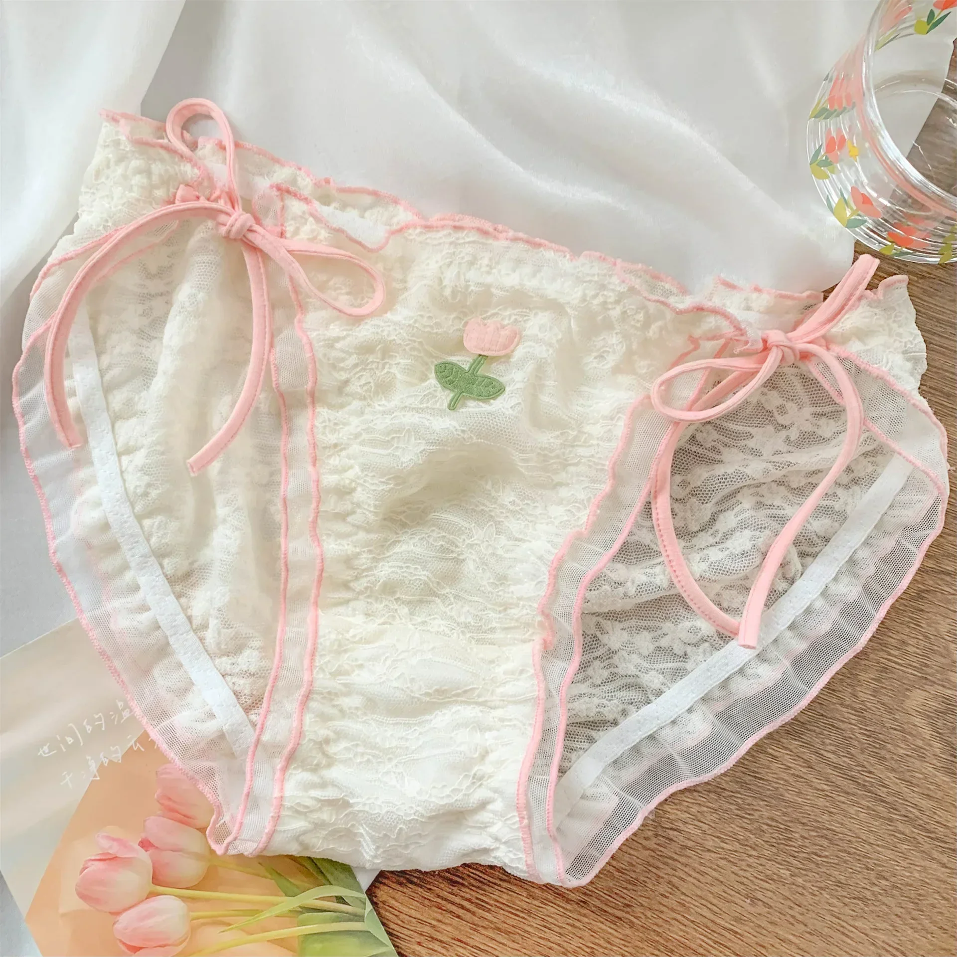 Celana dalam wanita renda jala manis Jepang 2024 baru seksi pinggang sedang nyaman dan bersirkulasi mode segitiga celana pendek wanita