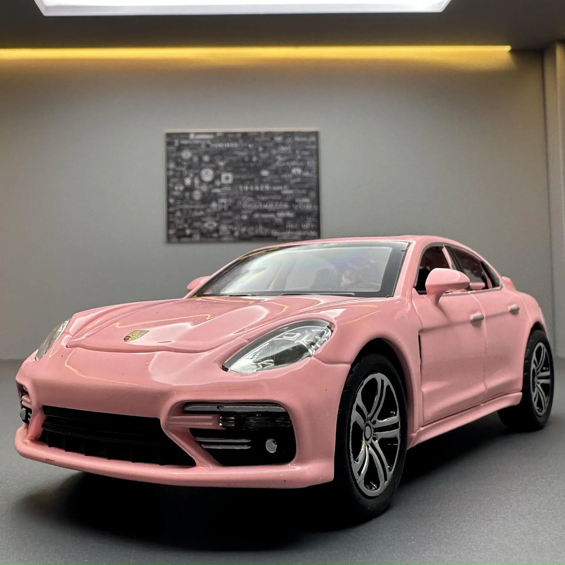 

1:32 имитация спортивного автомобиля, звук и свет, игрушечная модель автомобиля, орнамент, детский подарок, литая под давлением модель автомобиля из сплава, Коллекционная модель