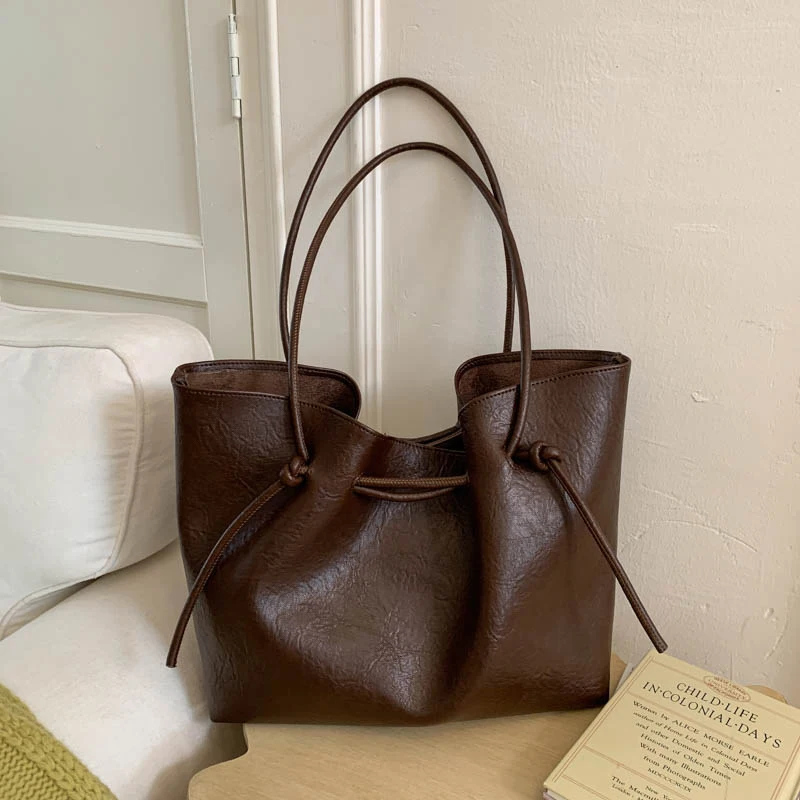 

Retro women's bag, large capacity, new casual versatile shoulder bag, stylish casual work and commuting tote bag