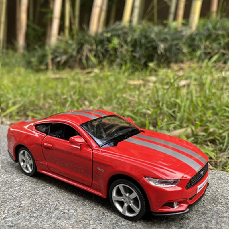 1:36 FORD Mustang Alloy Sports Car Model Diecast Metal Toy Vehicles modello di auto High Simulation Pull Back Collection