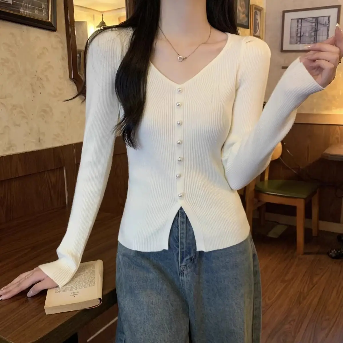 Temperament Nail Bead V-neck Knitted Shirt for Women Pure Desire Short Style Chic Inner Sweater Base Sweater