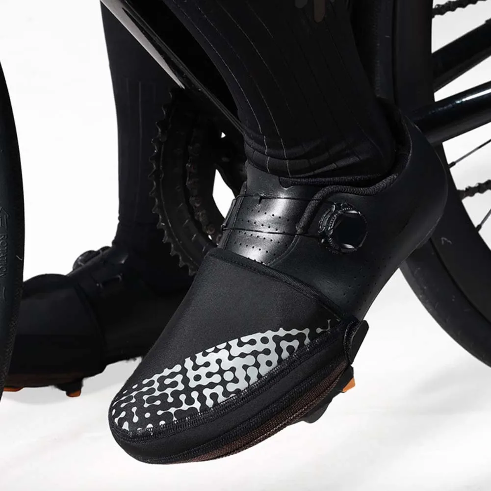 

Lockable Half Length Bicycle Shoe Covers Breathable Warm Windproof Fabric for Road Mountain Biking with Reflective Safety Design