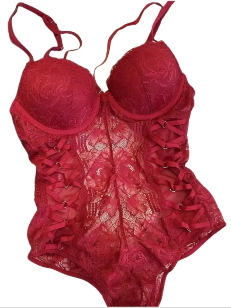 

Сексуальный комплект белья из французского кружева с шнуровкой — бюстгальтер пуш-ап и стринги, облегающий дизайн с вырезами для небольшой груди, цельный