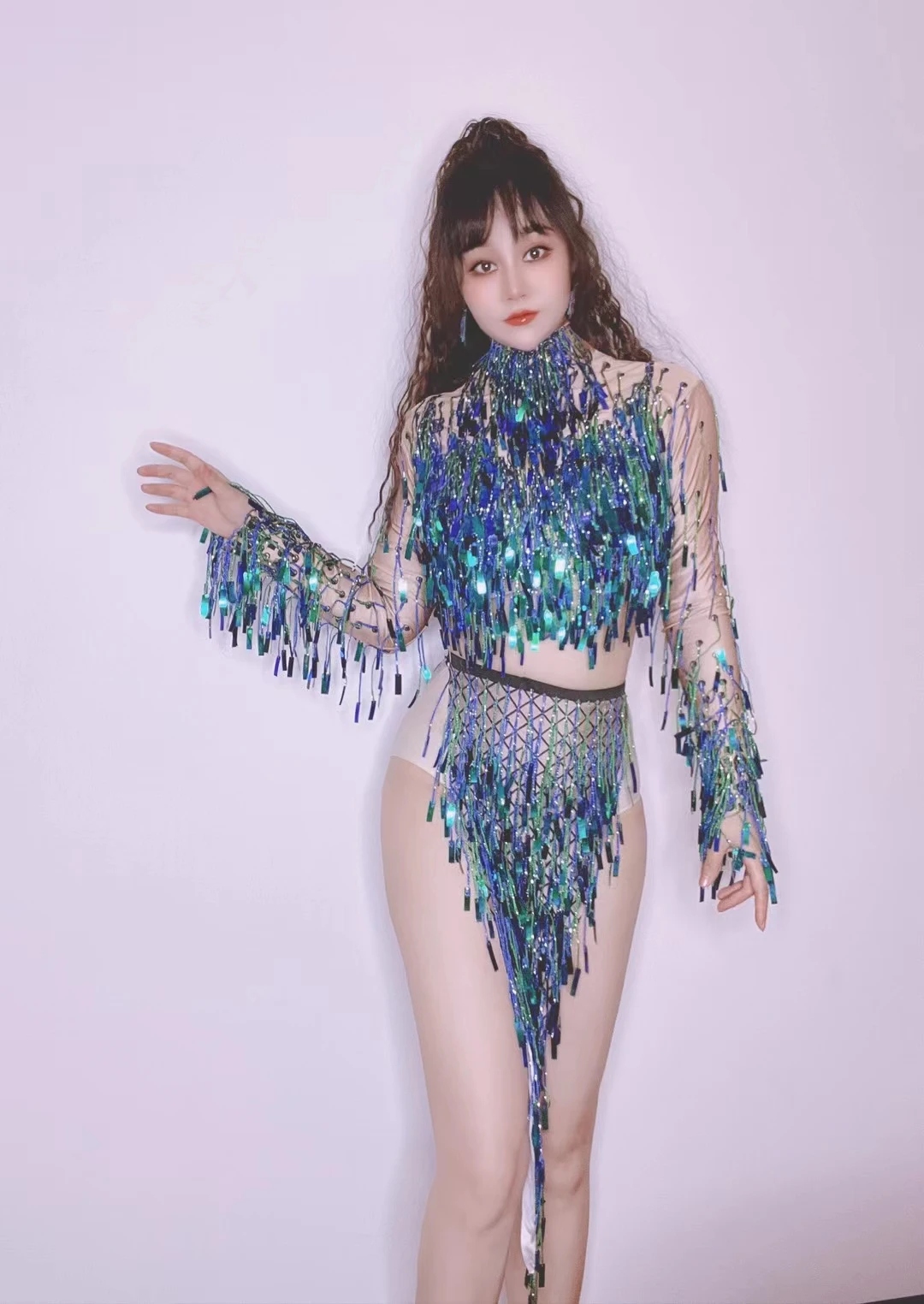 

Sexy Tassel Sequins Dancer Stage Dress PartyCelebritv Women Backless Nightclub DressShowgirlPerformance Costumes B048