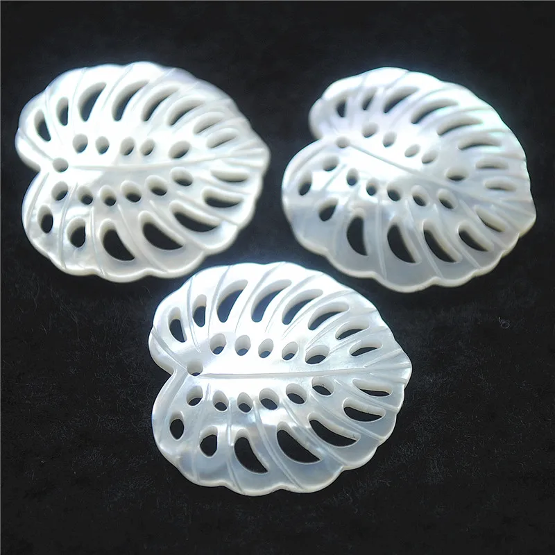 2PCS Saltwater Shell Pendants Natural Mother Of Pearl Carving Leaf 23X24MM White Colors Wholesale Price Free Shippings