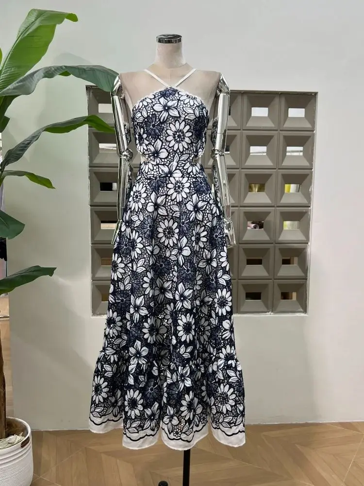 

Elegant Embroidered Flower Hollow Out Vintage Dresses Sexy Halter Chic Lace Slim Straps Long Holiday Dress Women Evening Gown