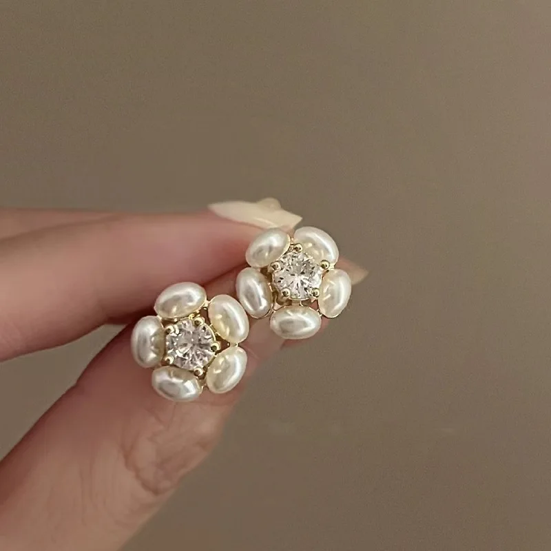 

New Retro French Zirconia Pearl Flower Stud Earrings for Women Cute Fashionable Daily Accessories Party Jewelry Birthday Gifts