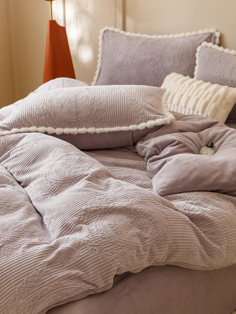 

Thiened Double-Sided Fluffy Bedding Set Winter Warm Milk Velvet Tee-Dimensional Embroidery Bed Canopy Set of Four Pieces