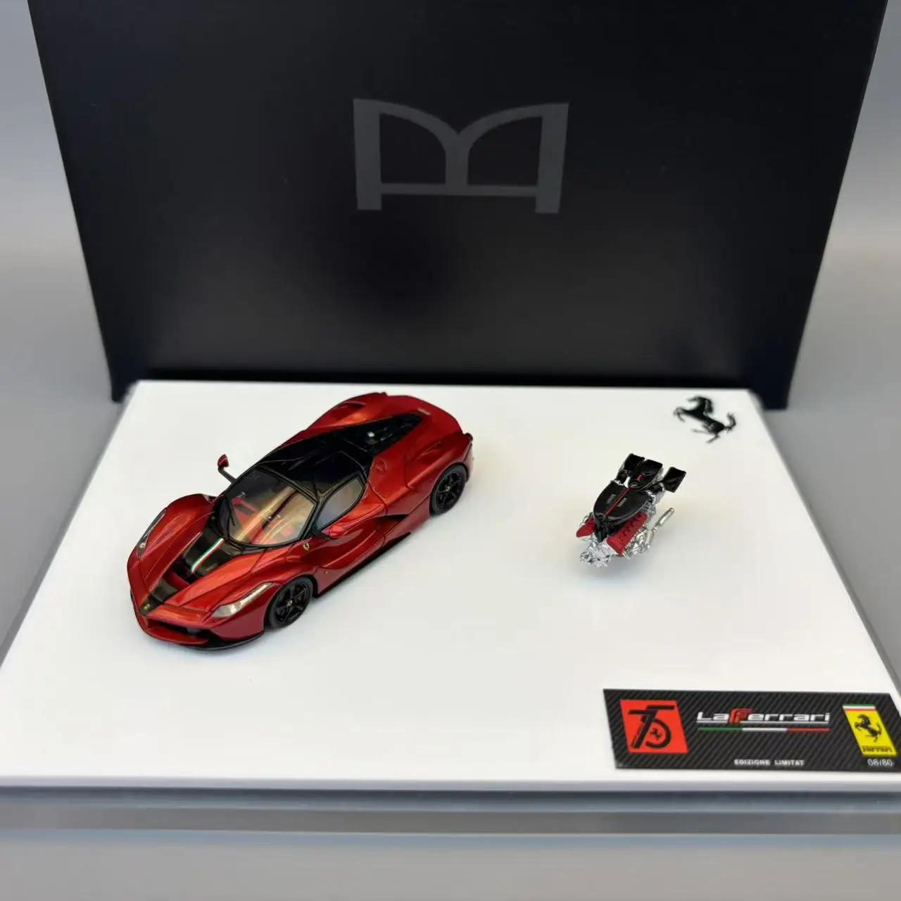 1:64 With engine decoration high-end resin luxury edition limited edition car model, adult decoration,boys toys,children's gifts