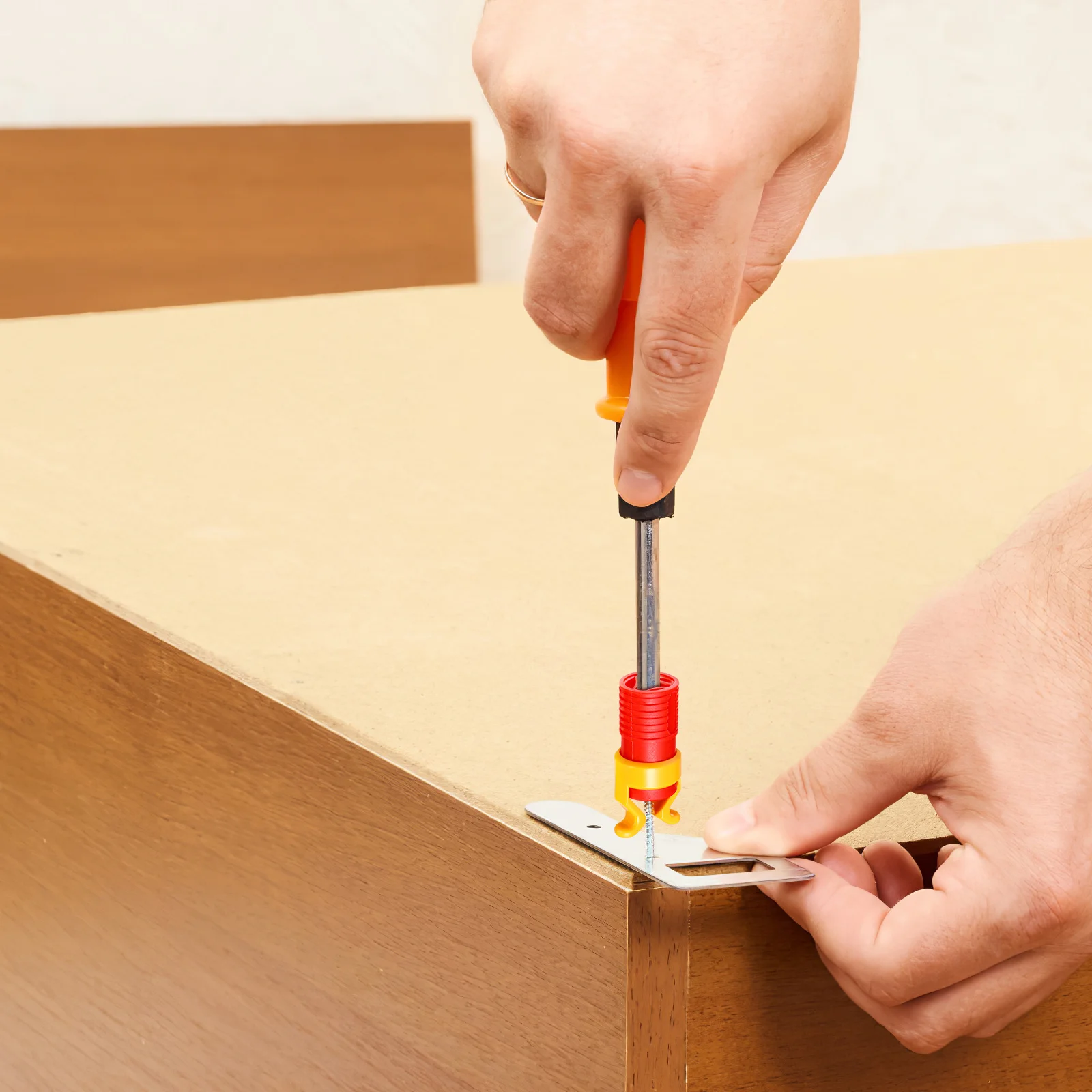 

4 pcs Screw Holder Grippers Plastic Fixied Screw Clamps For Electric Manual Screwdrivers Woodworking Tools Hand Tools