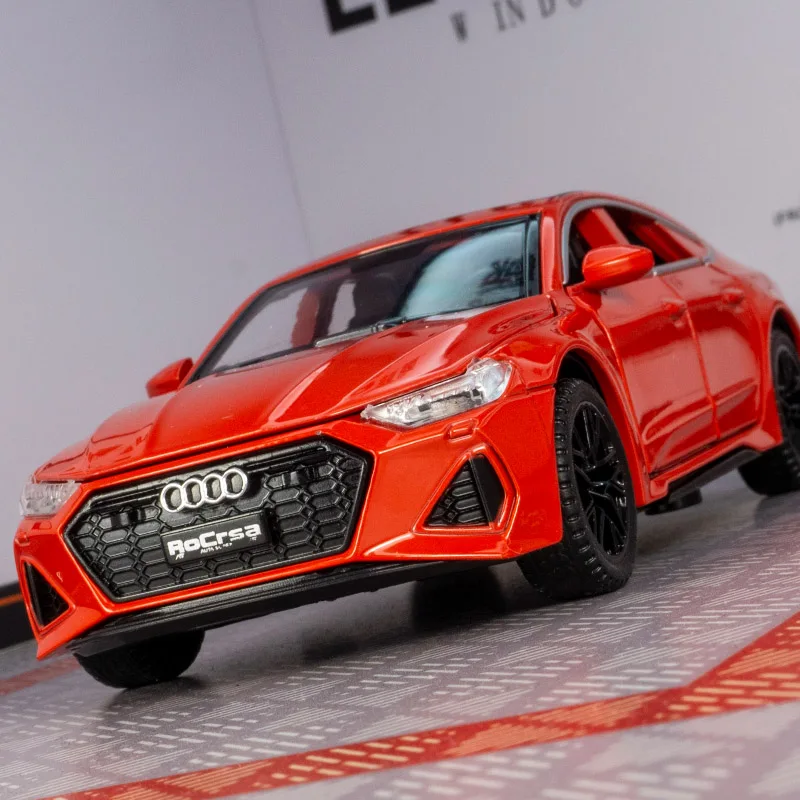 

1:32 модель автомобиля из сплава RS7, акустооптический мальчик, металлические игрушечные двери, капот и багажник, можно открыть в качестве подарка друзьям