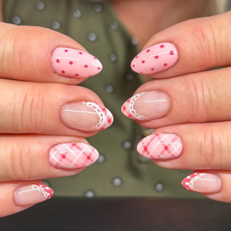 24Pcs Simple Short Almond Fake Nails Pink French Lace Polka Dot Gilded Ins Design False Nail Art Sweet Plaid Nails Sets Press On 3