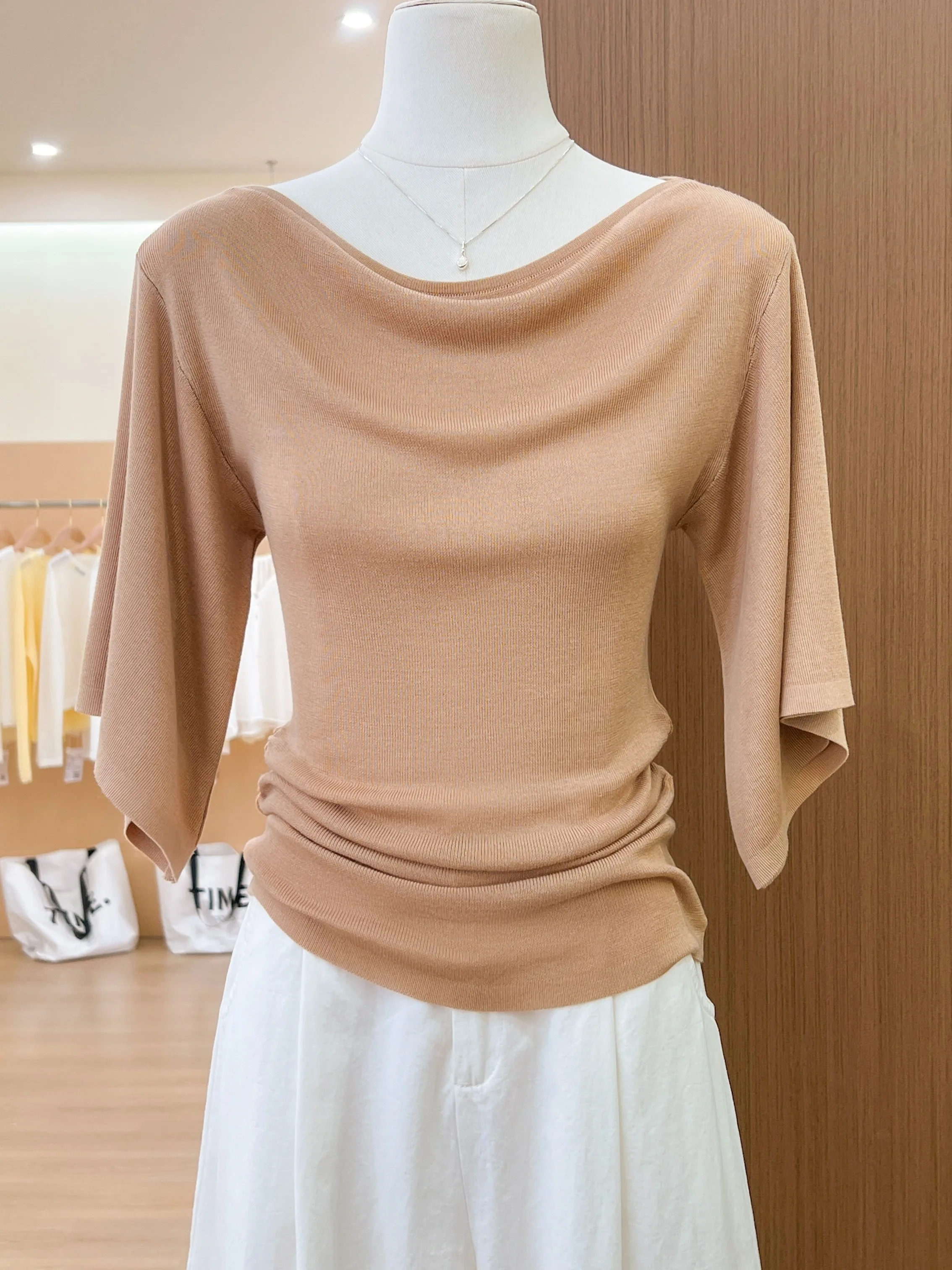 Camiseta Elegante de Malha de Seda Gelada com Laço Chique e Material Respirável para Mulheres no Verão Guangzhou Thir