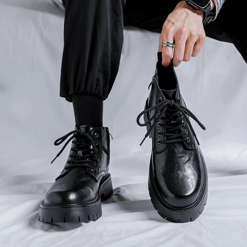 Bota de couro estilo britânico masculina, sola grossa, corte médio, renda para cima, macia, dedo do pé redondo, sapatos de vaqueiro, outono, primavera, novo