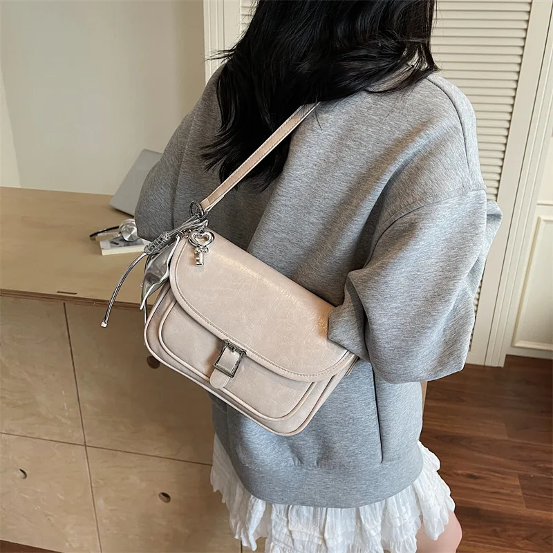 

2025 Summer New! Retro - style Fashionable Large - capacity Shoulder Messenger Bag Niche Tote for Commuting
