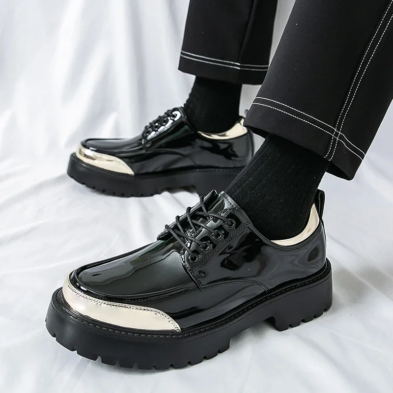 الرجال الصيف جديد جولة تو سطح مشرق أحذية من الجلد الزفاف رفقاء أحذية الأعمال الرسمية النمط البريطاني الانزلاق على المتسكعون