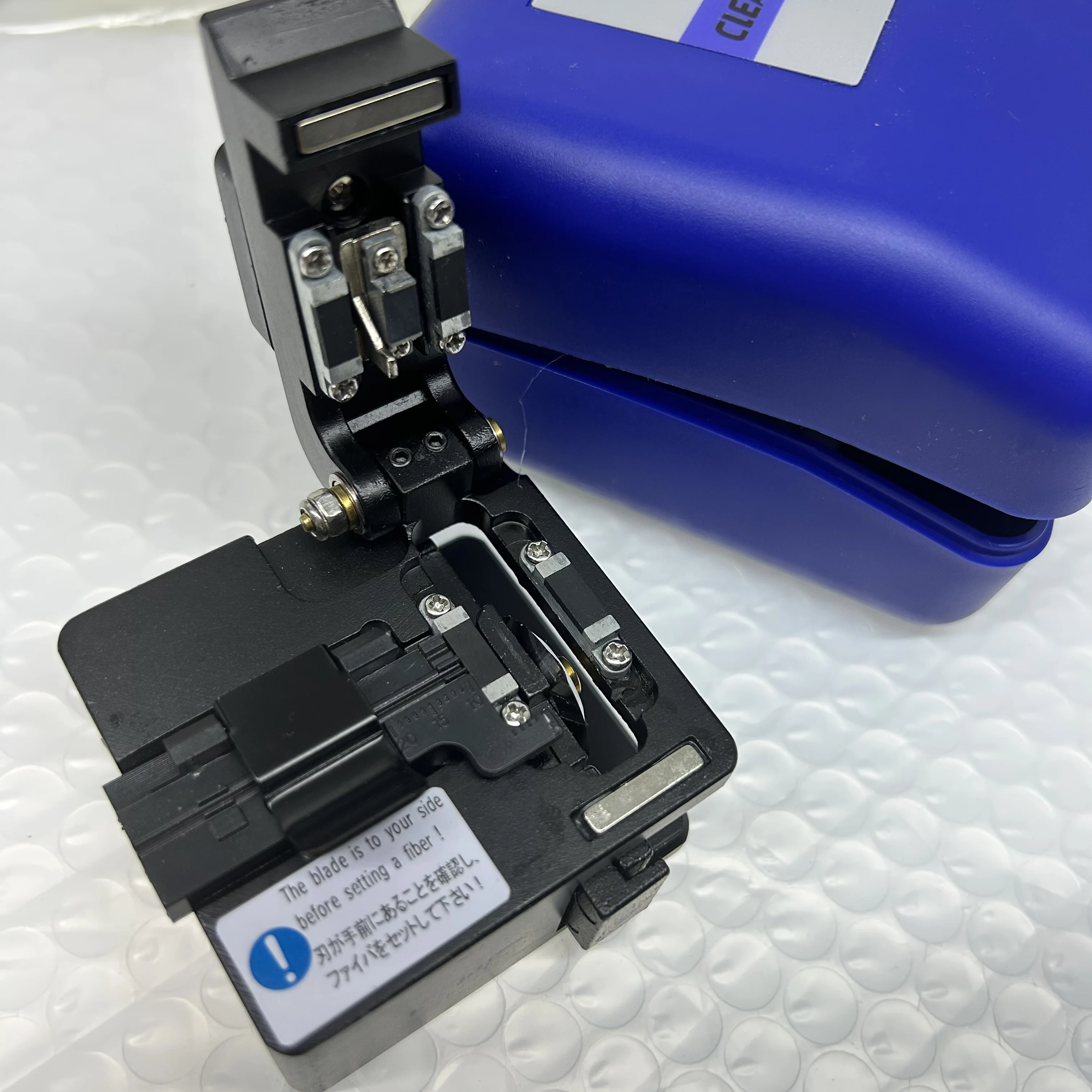 Handheld Optical Fiber Cleaver High Precision Fiber Cutter with Storage Box FTTH Splicing Tool