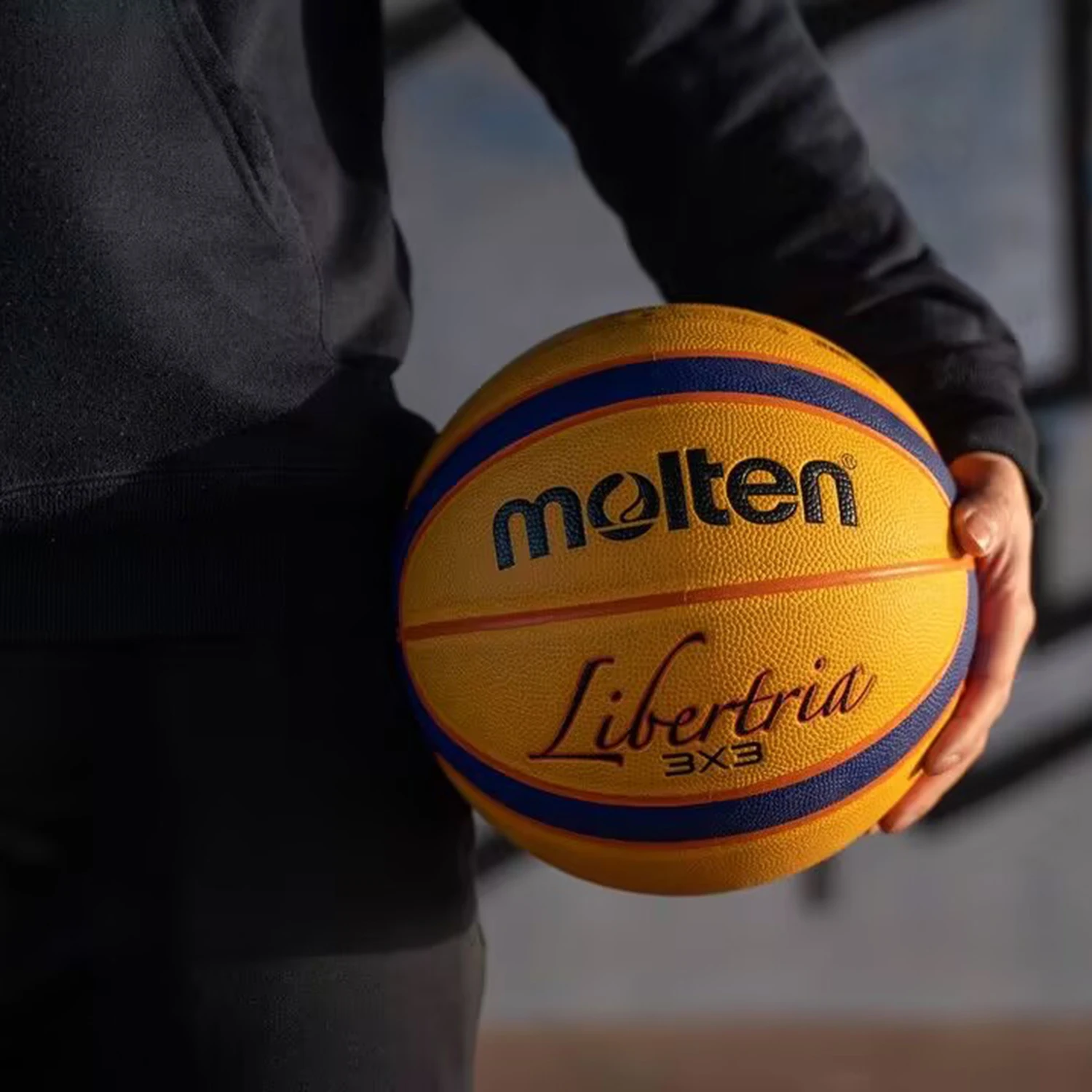 ลูกบาสเก็ตบอล Molten 5000 3x3 PU ได้รับการรับรองมาตรฐานอย่างเป็นทางการสำหรับการแข่งขัน ลูกบาสเก็ตบอลมาตรฐานสำหรับผู้ชายและผู้หญิง ขนาด 7