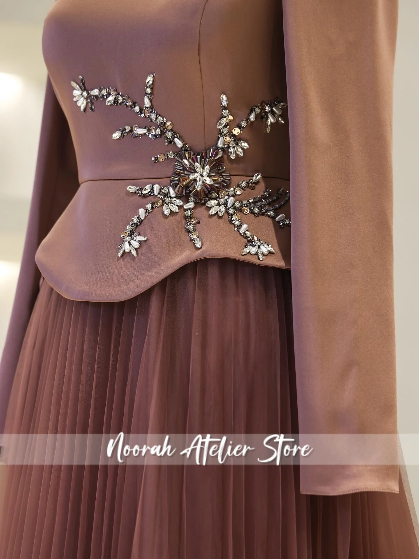 فستان سهرة أنيق أسود عرقي بيبلوم 2025 كريب أليان فساتين فاخرة H N فستان عيد ميلاد فستان حفلات فستان رسمي مخصص