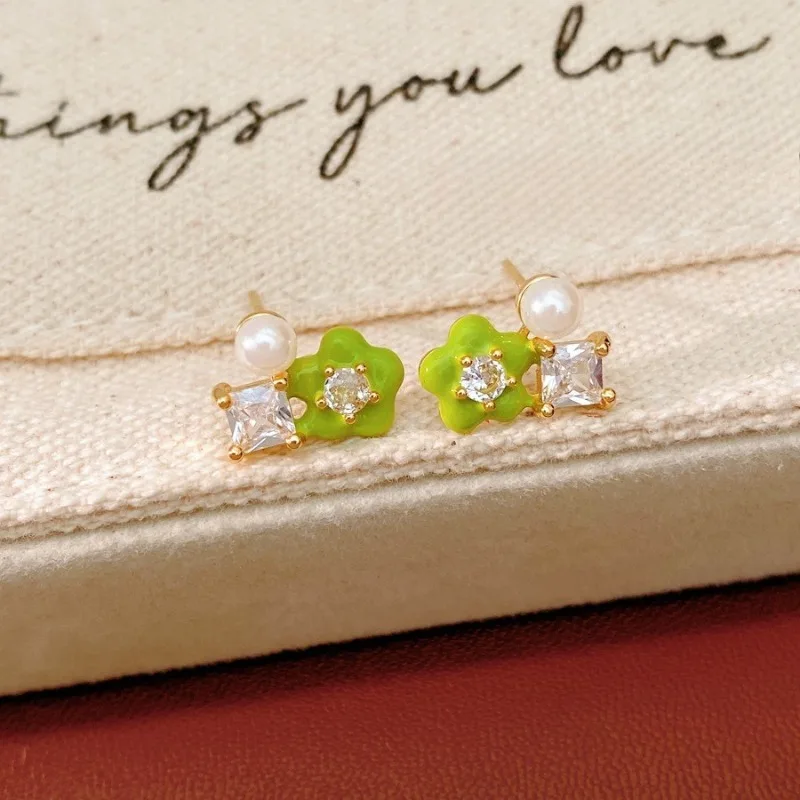 

Green Enamel Flower Stud Earrings For Women Pearl Square Zircon Splice Sweet Niche Exquisite Fresh Jewelry Gift