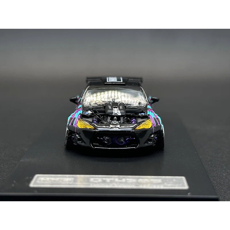 Juguetes de modelo de coche Diorama fundido a presión, GT4586 GR86 con motor 458, versión modificada, OEM en Stock, 1:64