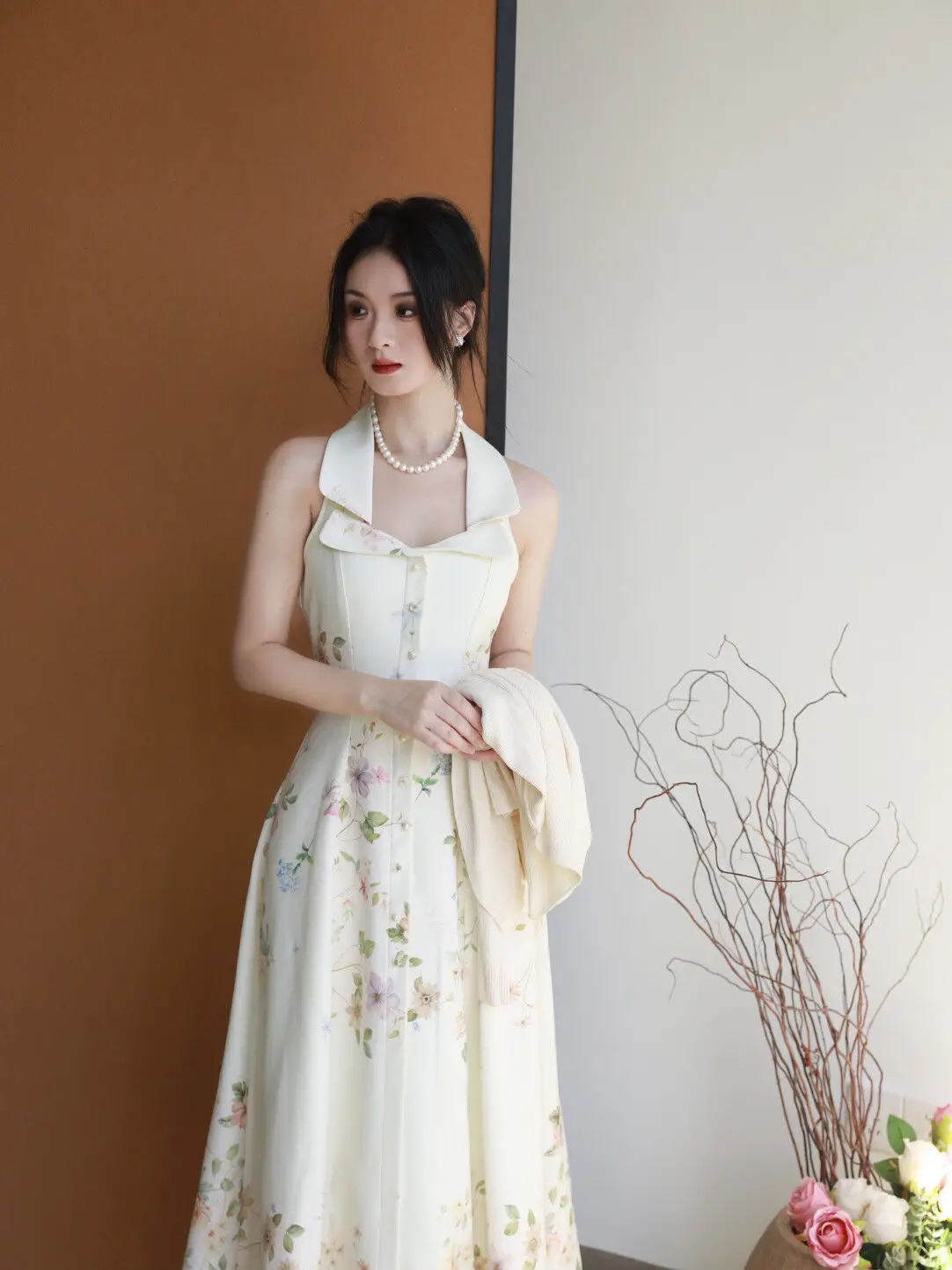 

Lady Elegant Printed Floral Hanging Neck Sleeveless Folds Dress Women Tight Chest Waisted Slimming A-line Single Breasted Dress