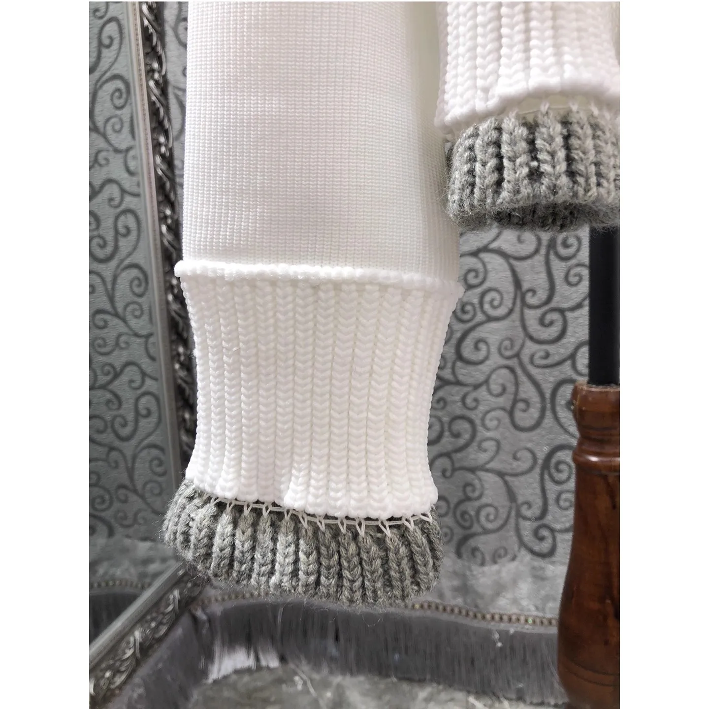 เสื้อคาร์ดิแกนไหมพรมคุณภาพสูงแบบใหม่ประจำฤดูใบไม้ร่วง-ฤดูหนาว 2025 เสื้อผ้าผู้หญิง คอเต่า ซิปหน้า แขนยาว สีขาวดำ