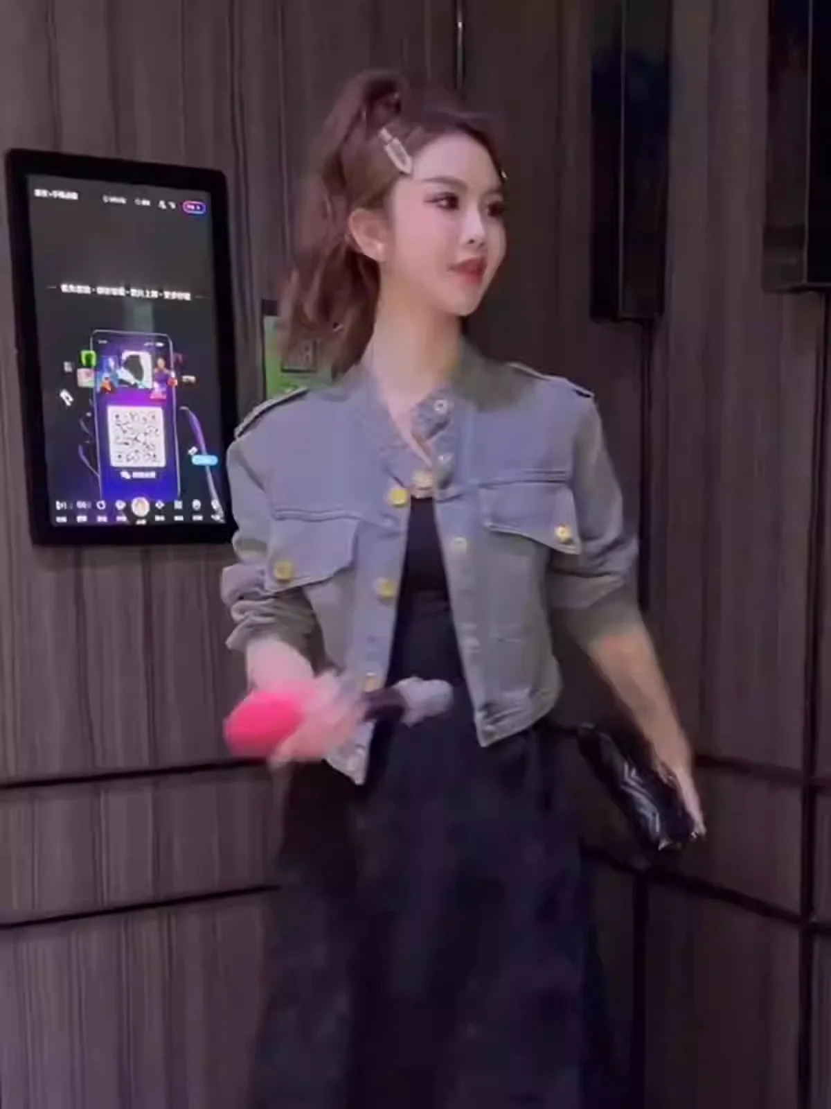 

Американский ретро воротник-стойка, джинсовый тюнер, женский модный утягивающий универсальный персональный топ, весенний сезон, чистый цвет