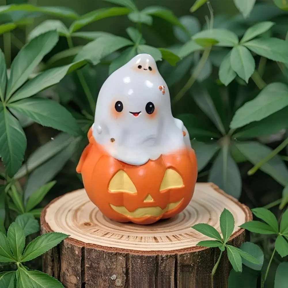 

Spooky Pumpkin Halloween Ghost Statue Resin Creative Pumpkin Ghost Figurine Desktop Decor Funny Design Holding Pumpkin Ghost