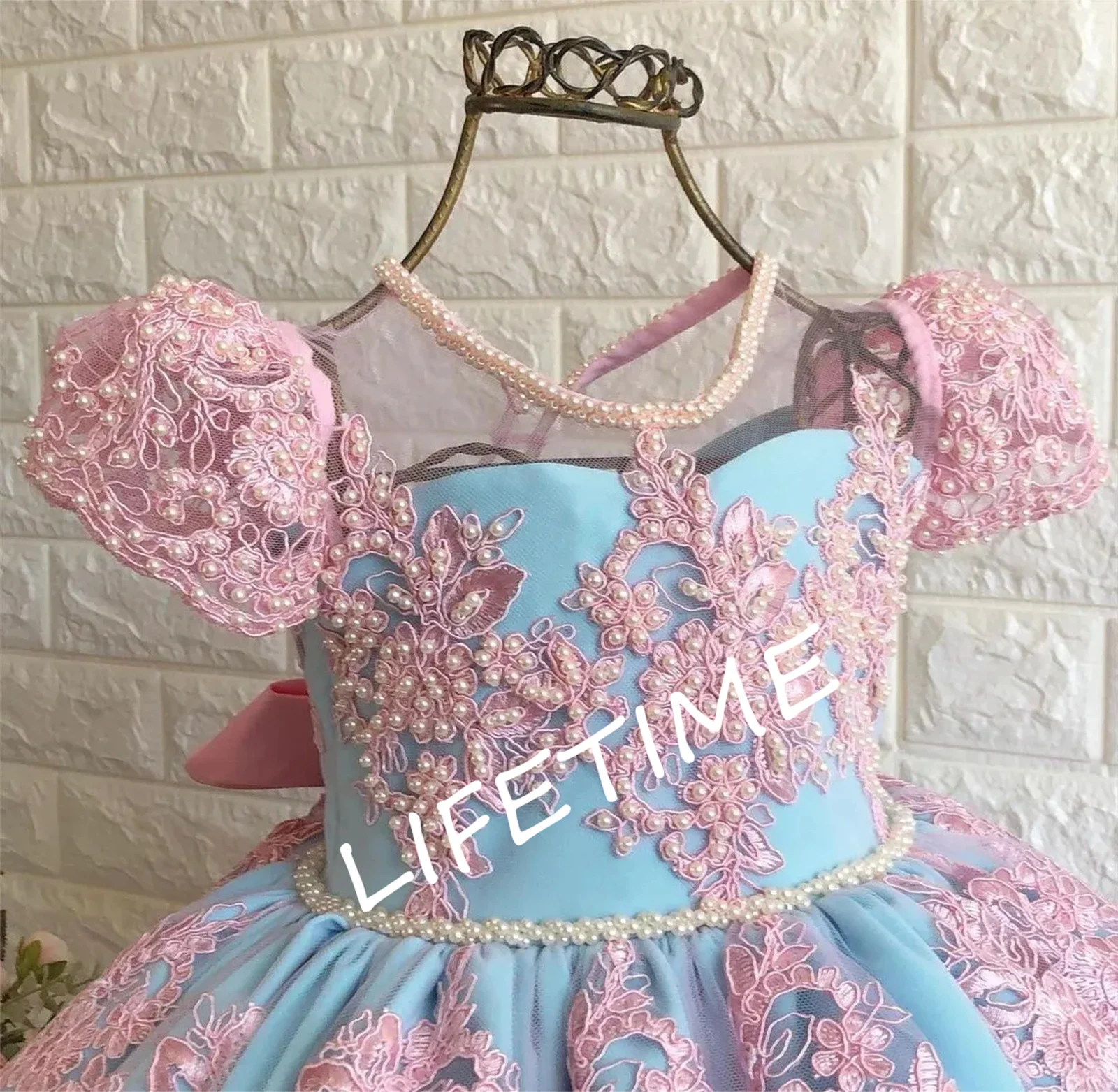 Flower Girl Dresses Tiered Lace Appliqued Birthday Pageant Gowns with Bow Beads Kids Wedding Guest Dresses