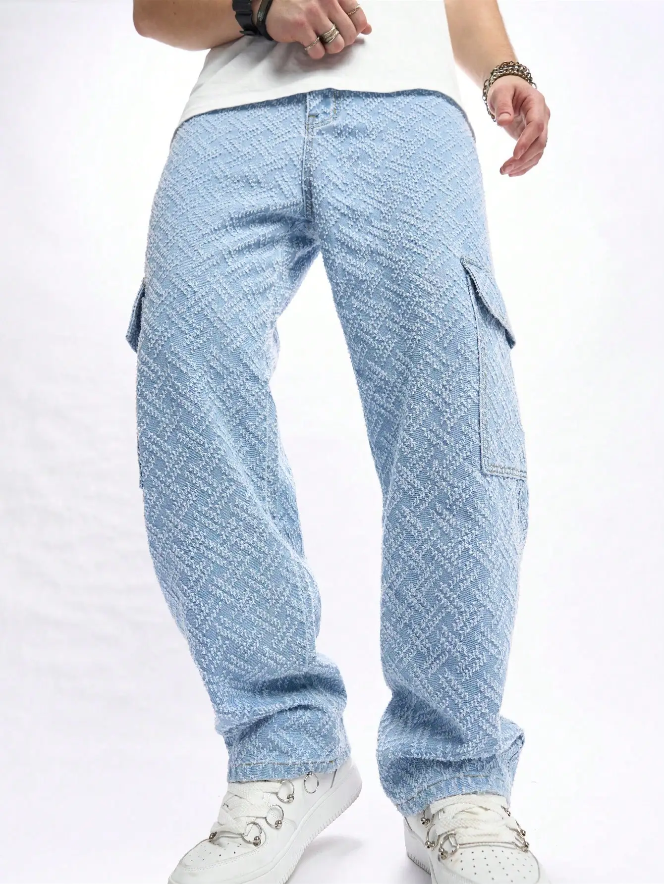 

Men's Four - Season Jeans. Light blue denim cargo pants. Straight - leg style. Fashionable and casual. Street trend 。